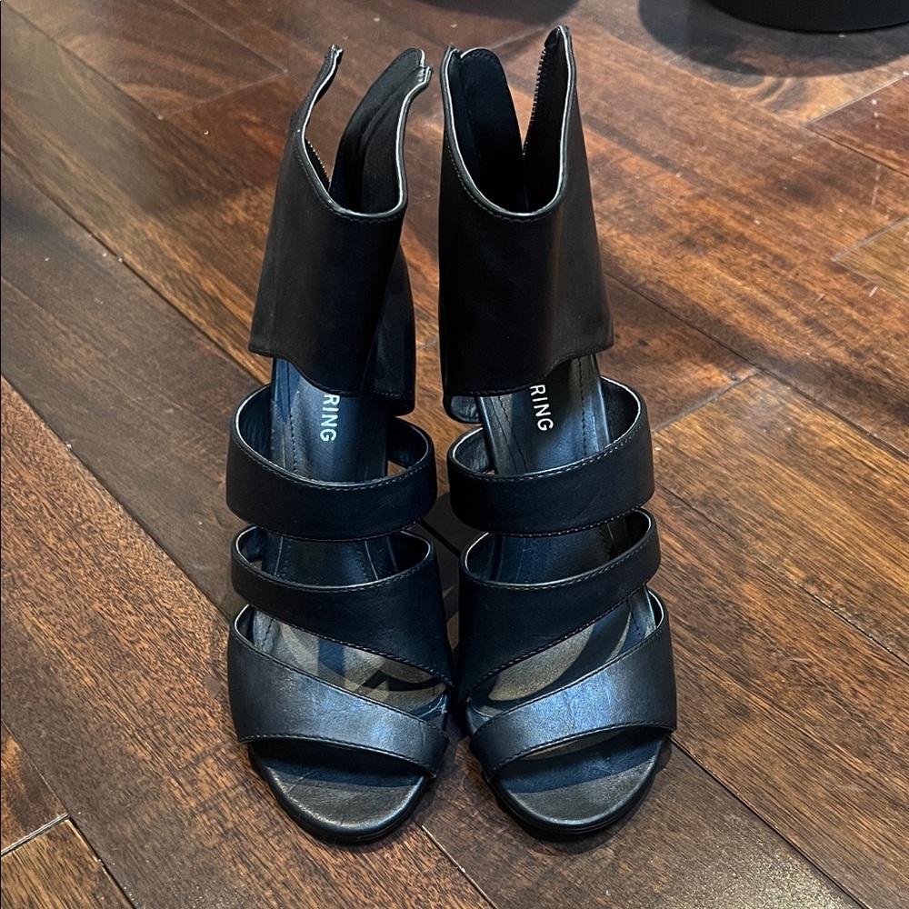 Black Women's platfom sandals size 6